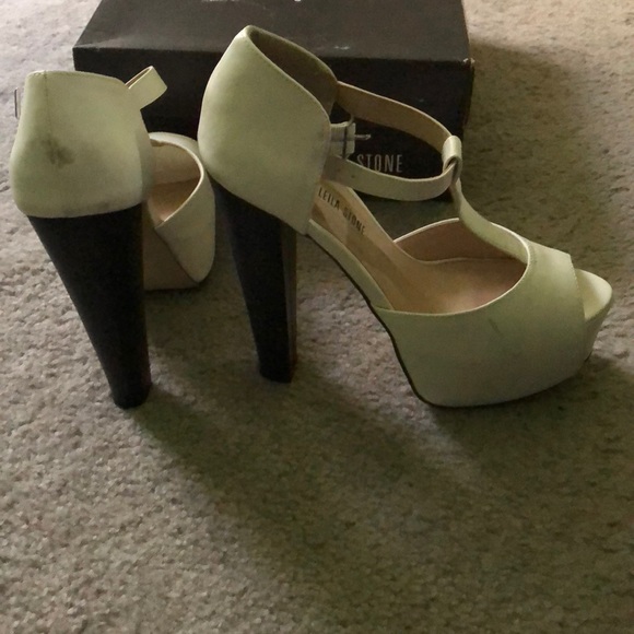 White platform sandals - Picture 2 of 3